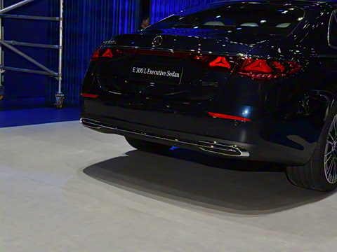 2026�� E 300 L ������