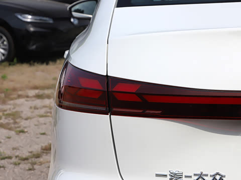 2026�� S 300TSI ������