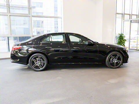 2026�� E 300 ʱ�����˶���