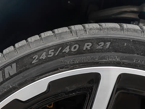 2025�� 820 Max