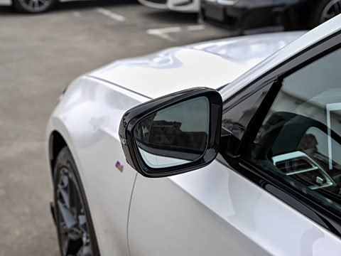 2026�� 330Li ������ M�˶���ҹ��װ