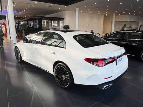 2026�� E 300 �������˶���