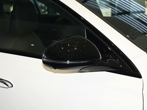 2026�� E 300 �������˶���