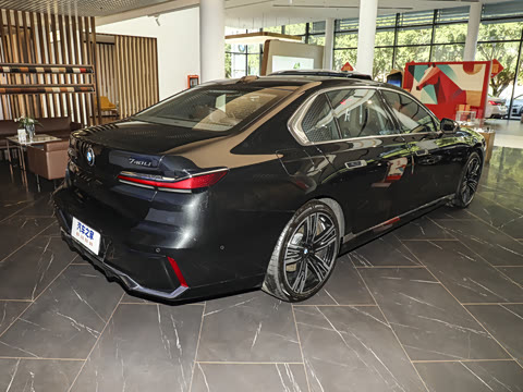 2026�� 740Li ������ M�˶���װ