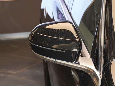 2026�� 740Li ������ M�˶���װ