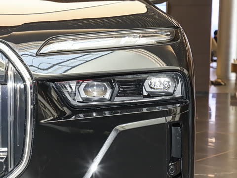 2026�� 740Li ������ M�˶���װ