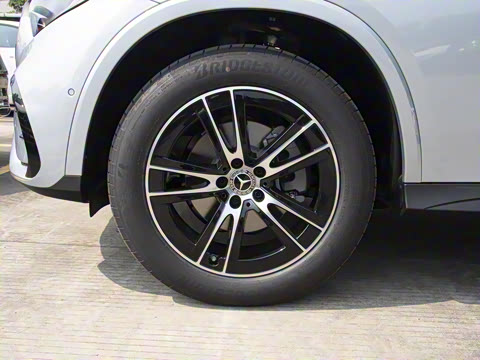 2025�� �Ŀ� GLC 260 L 4MATIC ������