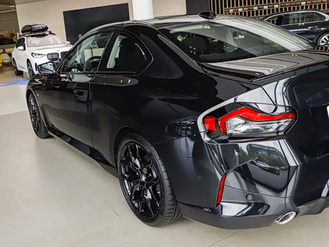 2026�� 225i M�˶���ҹ��װ