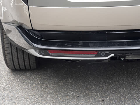 2026�� 3.0 L6 400PS SE�����