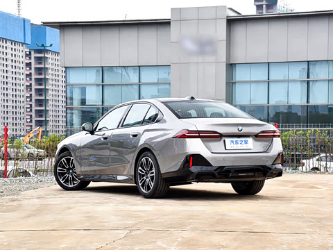 2026�� 525i M�˶���װ