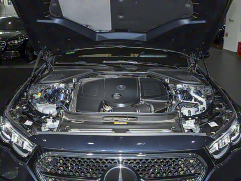 2024�� E 350 e L ���ʽ��϶����˶��γ�