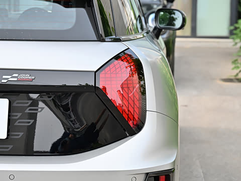 2026�� JOHN COOPER WORKS �й��ر��