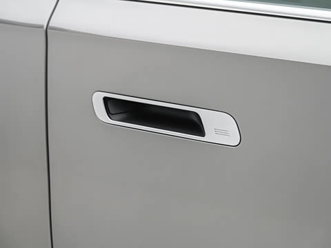2027�� 740L �����