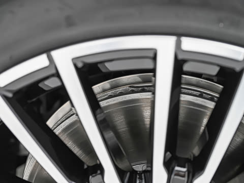 2027�� 740L �����