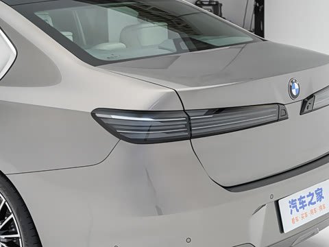 2027�� 740L �����