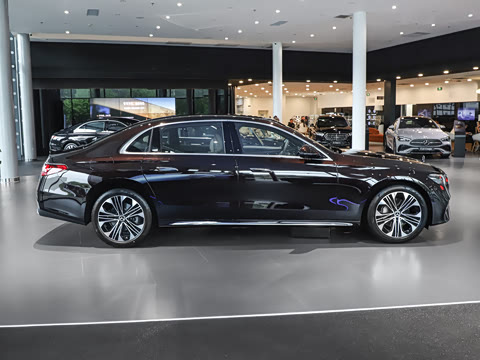 2026�� �Ŀ� E 300 L ������