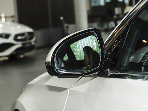 2024�� E 350 e L ���ʽ��϶����γ�