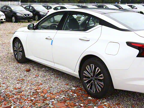 2025�� 2.0L XL-TLS ������