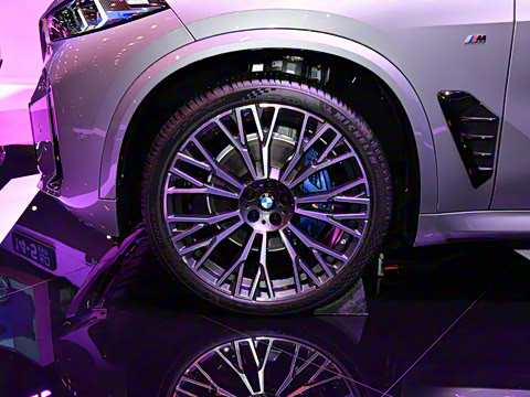 2025�� xDrive 40Li ������M�˶���ҹ��װ