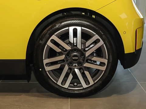 2026�� 466km COOPER E ������