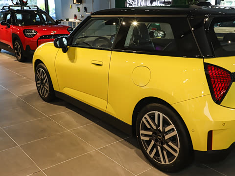 2026�� 466km COOPER E ������