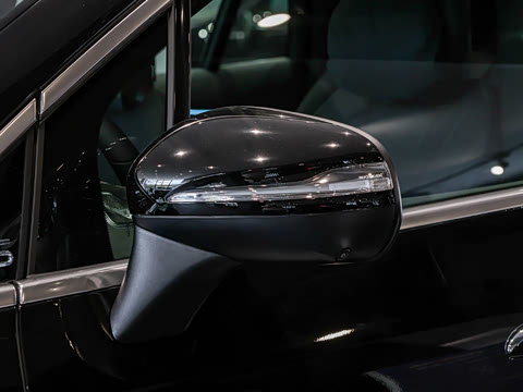 2025�� 500 4MATIC