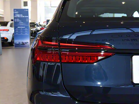 2025�� allroad quattro 55 TFSI ��̽�ռ�