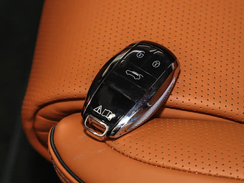 2026�� 4.0T V8 ������