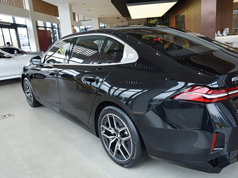 2026�� �Ŀ� eDrive 40L M�˶���װ