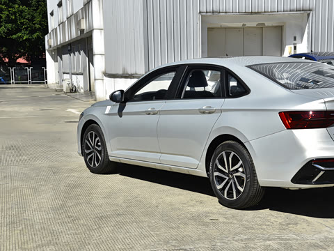 2025�� 1.4T �����ϰ�