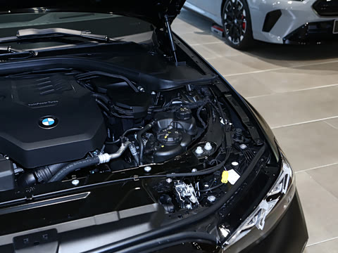 2026�� 330Li �����