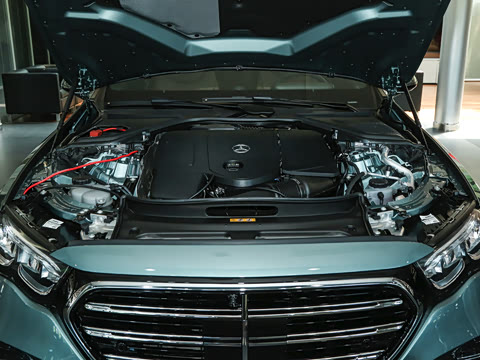 2026�� �Ŀ� E 300 L ������