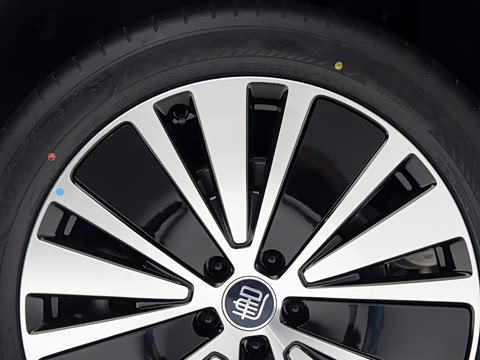 2026�� ���� 585kW ����������