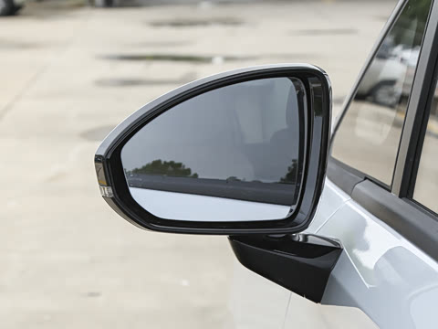 2025�� 1.5T 6MT ������