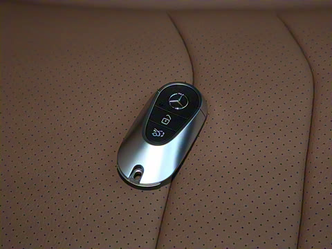 2025�� �Ŀ� E 260 L �˶���