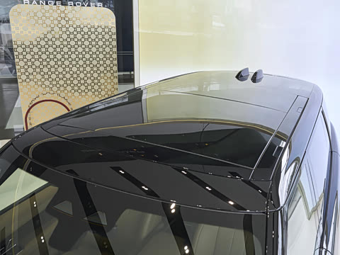 2026�� 3.0 L6 400PS SE�����