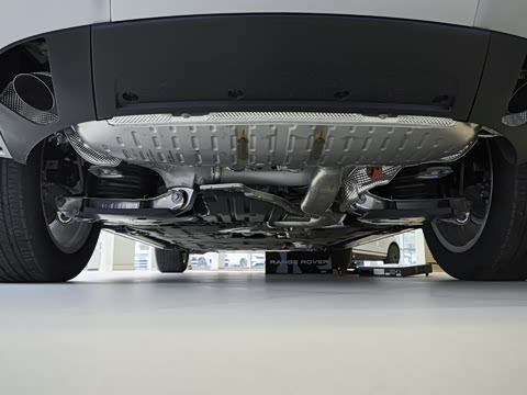 2026�� 3.0 L6 400PS SE�����