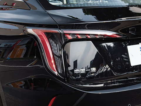 2025�� 610km PLUS