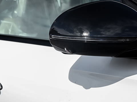 2026�� �Ŀ� E 260 �˶���