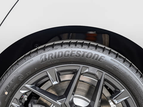 2026�� 330Li ������ M�˶���ҹ��װ