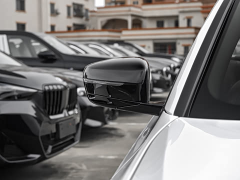 2026�� 330Li ������ M�˶���ҹ��װ