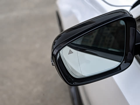 2026�� 330Li ������ M�˶���ҹ��װ