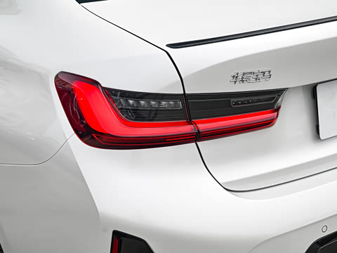 2026�� 330Li ������ M�˶���ҹ��װ