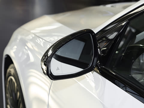 2026�� E 300 �������˶���