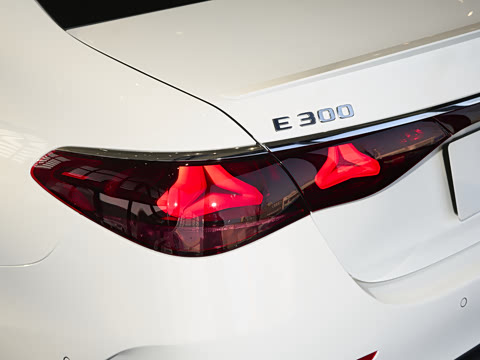 2026�� E 300 �������˶���