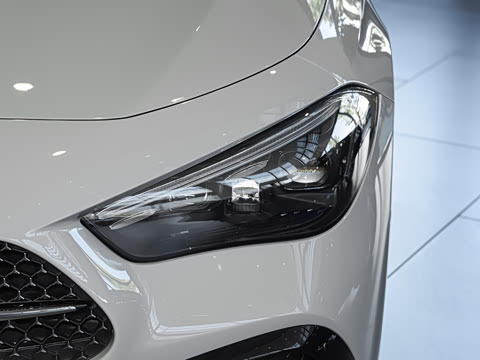 2026�� �Ŀ� CLE 300 4MATIC ������ܳ�