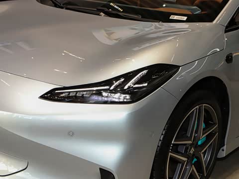 2025�� �Ŀ� 710 Max��