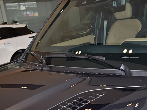 2026�� 110 3.0T P400 X-Dynamic HSE