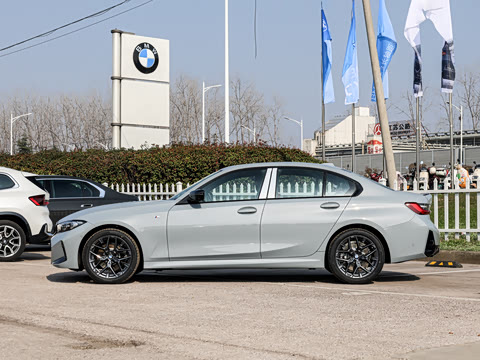 2026�� 330i M�˶���ҹ��װ