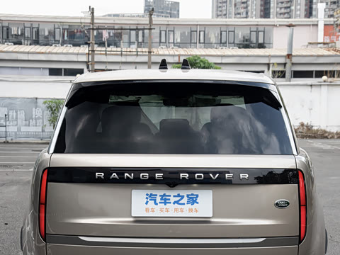 2026�� 3.0 L6 400PS SE�����